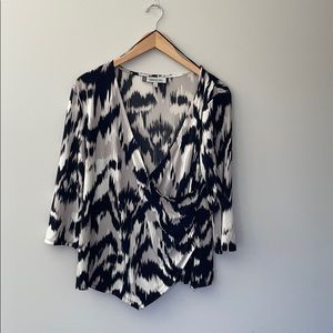 V neck Jennifer Lopez top